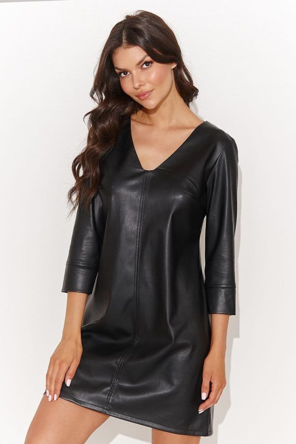 robe noire en cuir élégante