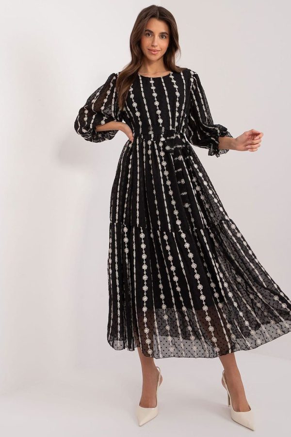 robe noire et blanche en tulle