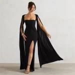 silhouette raffinée en robe noire