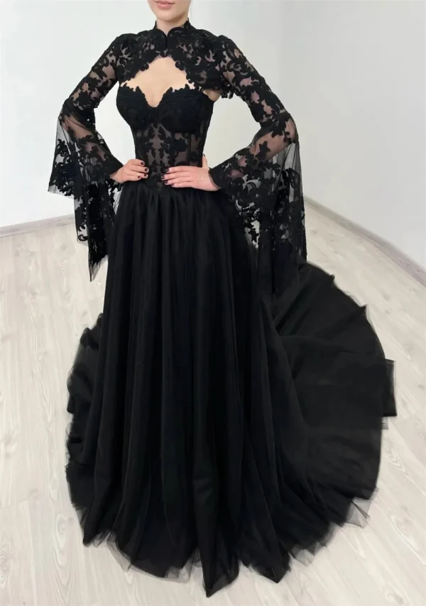 Robe de mariée noire en dentelle