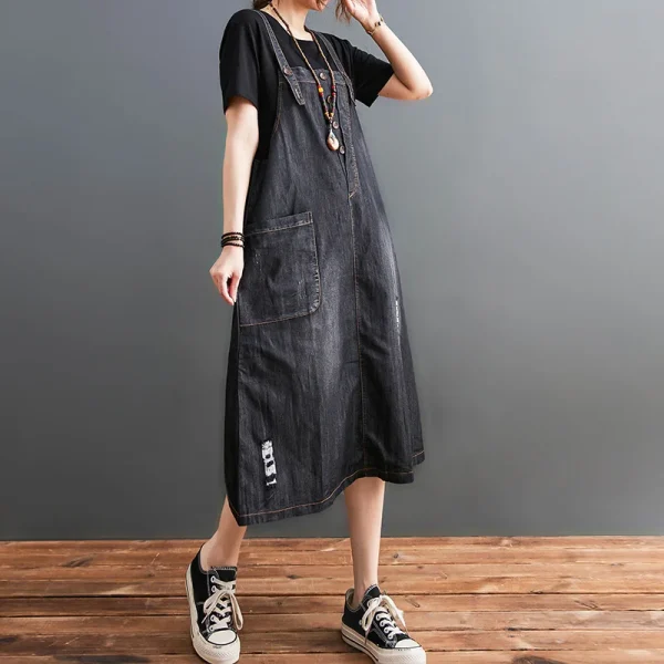 robe noire en jean salopette