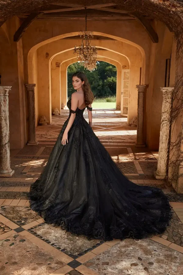 Robe de mariée noire élégante