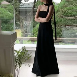 robe noire en satin